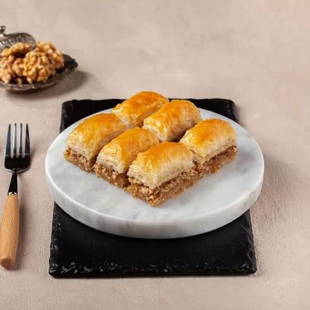 SADE CEVİZLİ BAKLAVA